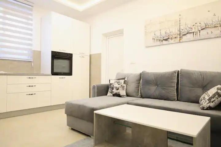 Apartments R&M 蒂瓦特 外观 照片